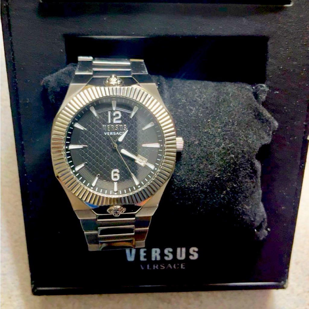 Stylish Versace Watch Authentic With Box Stylish Versace Watch Authentic With Box
